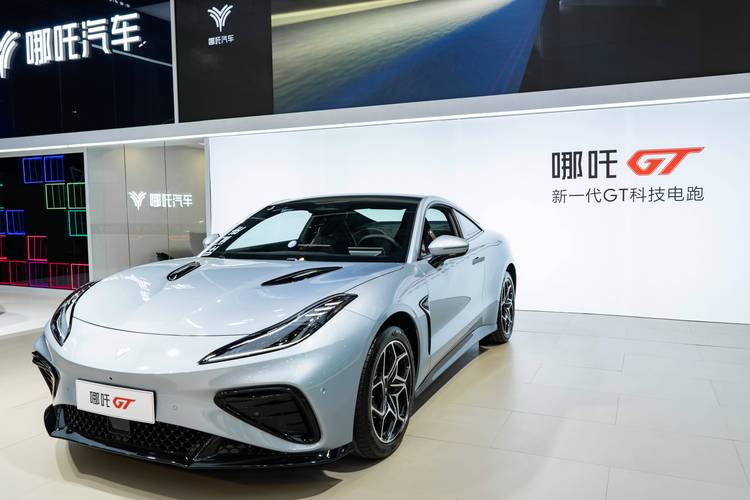 广州258哪吒汽车在智能汽车领域的表现，领途汽车在新能源汽车市场中的影响力